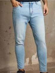 Jeansy cropped carrot fit - niebieski. Niebieskie jeansy męskie Sinsay. Za 39.99 zł.