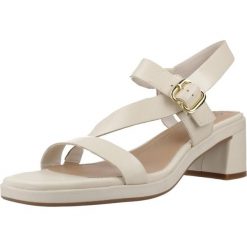 Sandały CLARKS 26186894C Beżowy. Brązowe obuwie sportowe damskie Clarks, trekkingowe. Za 317.99 zł.