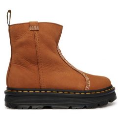 Botki Dr. Martens. Brązowe botki damskie Dr. Martens, bez obcasa, na płaskiej podeszwie, bez zapięcia. Za 899.99 zł.