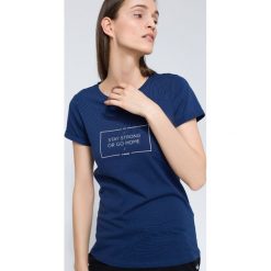 T-shirt damski TSD254 - granatowy. Niebieskie t-shirty damskie 4f, z nadrukiem, z materiału. Za 34.99 zł.