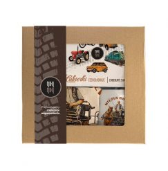 Bryczka — paczka (Zawartość paczki: koszulka, torba, kubek, słodycze; Rozmiar koszulki / bluzy: 4XL (męska); Kolor koszulki / bluzy: biały; Rodzaj nad. Białe bluzy męskie nikiniki, m, bez wzorów, z bawełny, bez kaptura. Za 169.00 zł.