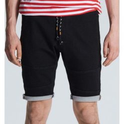 Jeansowe szorty typu jogger - Czarny. Szorty męskie marki Cropp. Za 103.99 zł.