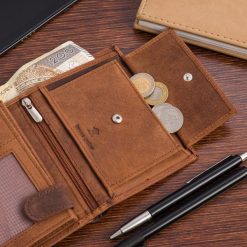 Portfel skórzany męski pionowy klasyczny brązowy RFiD Beltimore D38. Brązowe portfele męskie bez wzorów. Za 59.90 zł.