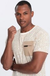 Ombre Bawełniany męski t-shirt z literowym printem i kieszonką kremowo-brązowy V1 OM-TSFP-0188 L. Białe t-shirty męskie Ombre, l, bez wzorów, z bawełny, bez kołnierzyka. Za 59.99 zł.