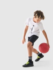 4F T-shirt z nadrukiem chłopięcy - biały 122 (6-7 lat). Białe t-shirty dla chłopców 4f, bez wzorów, z bawełny, bez ramiączek. W wyprzedaży za 9.99 zł.