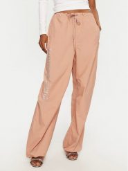 Juicy Couture Spodnie dresowe Ayla JCWBJ24306 Beżowy Loose Fit. Brązowe spodnie dresowe damskie Juicy Couture, l, bez wzorów, z dresówki. Za 339.99 zł.