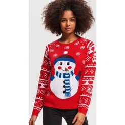 Sweter ze świątecznym motywem - Czerwony. Czerwone swetry damskie Reserved. Za 79.99 zł.