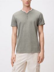T-shirt henley slim fit - oliwkowy. Zielone t-shirty męskie Reserved, l, bez wzorów, z bawełny, bez kołnierzyka. Za 69.99 zł.