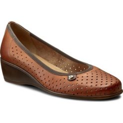 Półbuty LASOCKI COMFORT 1863-02. Brązowe półbuty damskie Lasocki Comfort, bez wzorów, ze skóry, bez obcasa, bez zapięcia. W wyprzedaży za 89.98 zł.