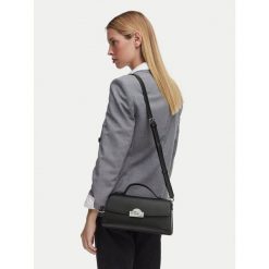 Torebka KARL LAGERFELD. Czarne torebki do ręki damskie KARL LAGERFELD, bez wzorów, bez dodatków. Za 649.99 zł.
