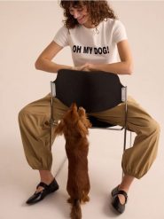 T-shirt z napisem - złamana biel. T-shirty damskie Reserved, l, bez wzorów, z bawełny, bez kołnierzyka. Za 49.99 zł.