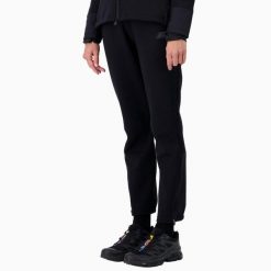 Damskie spodnie do biegania z wodoodpornym zamkiem NEOTECH PANT. Czarne legginsy damskie BODYCROSS, bez wzorów, z materiału. Za 541.99 zł.