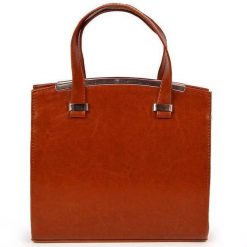 Torebka damska skórzana camel DAN-A T308. Brązowe torebki do ręki damskie DAN-A, bez wzorów, ze skóry, eleganckie, bez dodatków. Za 279.99 zł.