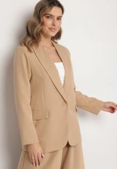 Ciemnobeżowa Marynarka Ozdobiona Imitacją Kieszeni Sovzedi. Brązowe żakiety damskie Born2be, l, bez wzorów, z jeansu, eleganckie. Za 89.99 zł.