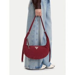 Torebka Guess Jeans. Czerwone torebki do ręki damskie Guess Jeans, z aplikacjami, z jeansu, klasyczne, bez dodatków. Za 169.99 zł.