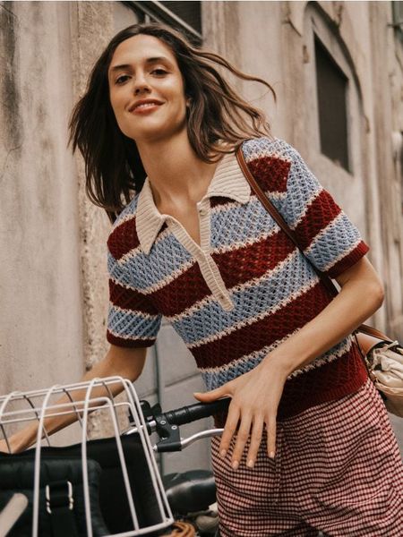 Dzianinowa bluzka polo - wielobarwny. Bluzki damskie Reserved, l, bez wzorów, z dzianiny, bez kołnierzyka, bez ramiączek. W wyprzedaży za 79.99 zł.