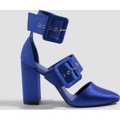 NA-KD Shoes Czółenka na słupku z klamrami - Blue. Niebieskie czółenka damskie NA-KD Shoes, w paski. W wyprzedaży za 113.37 zł.