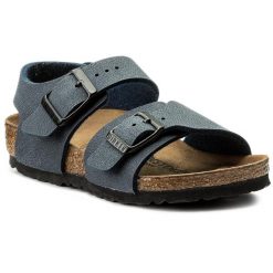 Sandały Birkenstock. Niebieskie sandały chłopięce Birkenstock, bez zapięcia. Za 139.99 zł.