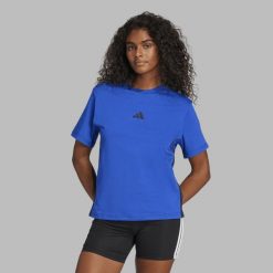 Koszulka damska ADIDAS Gym & Pilates. Koszulki sportowe damskie Adidas, s, bez wzorów, z bawełny, sportowe, bez kołnierzyka. W wyprzedaży za 79.99 zł.