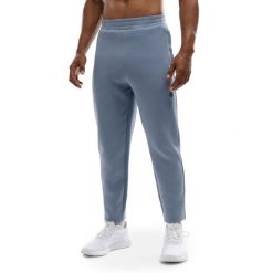 Męskie spodnie dresowe z prostą nogawką Fitness Siroko Catalyst. Niebieskie spodnie sportowe męskie SIROKO, l, bez wzorów, z dresówki, na fitness i siłownię. W wyprzedaży za 127.00 zł.