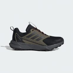 Buty do biegów przełajowych Terrex Tracefinder 2 CLIMAPROOF. Brązowe buty sportowe męskie Adidas, bez zapięcia, do biegania, climaproof (adidas). Za 349.00 zł.