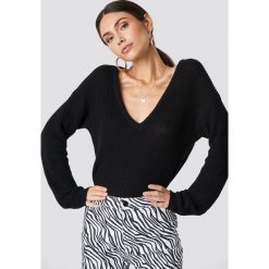 NA-KD Sweter z głębokim dekoltem V - Black. Czarne swetry damskie NA-KD, dekolt w kształcie v. Za 121.95 zł.