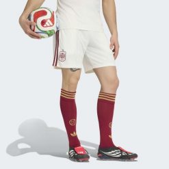 Spodenki wyjazdowe Hiszpania 26. Białe krótkie spodenki sportowe męskie Adidas, bez wzorów, do piłki nożnej, climacool (adidas). Za 199.00 zł.