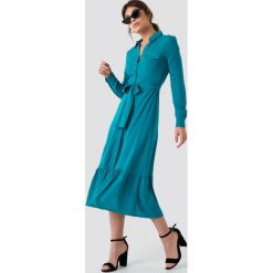 Trendyol Sukienka koszulowa z falbaną - Blue. Sukienki damskie marki Trendyol. Za 100.95 zł.