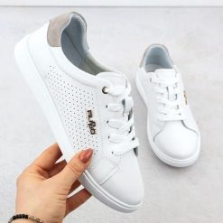 Skórzane półbuty sportowe białe Filippo DP6738. Białe półbuty damskie Filippo, bez wzorów, ze skóry, sportowe, bez obcasa, bez zapięcia. Za 249.99 zł.