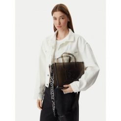 Torebka DKNY. Czarne torebki do ręki damskie DKNY, bez wzorów, klasyczne, bez dodatków. Za 389.99 zł.