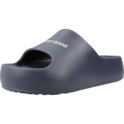 Sandały TOMMY JEANS TJW CHUNKY FLATFORM SLID Niebieski. Niebieskie klapki damskie Tommy Hilfiger, bez wzorów, z gumy, bez obcasa. Za 177.99 zł.