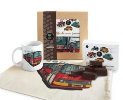 Ikarus 280 — paczka (Zawartość paczki: koszulka, torba, kubek, słodycze; Rozmiar koszulki / bluzy: XS (męska); Kolor koszulki / bluzy: czarny; Rodzaj. Czarne bluzy męskie nikiniki, m, bez wzorów, z bawełny, bez kaptura. Za 179.00 zł.