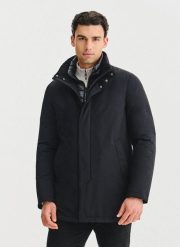 PAKO LORENTE - Czarna kurtka z odpinanym kołnierzem. Czarne płaszcze męskie Pako Lorente, na jesień, m, bez wzorów, długie, bez kaptura. Za 349.99 zł.