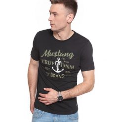 MUSTANG Alex C Print 1009950 4142. T-shirty męskie Mustang, m, bez wzorów, bez kołnierzyka. W wyprzedaży za 39.99 zł.
