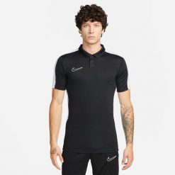 Koszulka sportowa męska Nike Drifit Academy. Białe koszulki polo męskie Nike, m, bez wzorów, z materiału, sportowe, bez ramiączek. Za 172.10 zł.