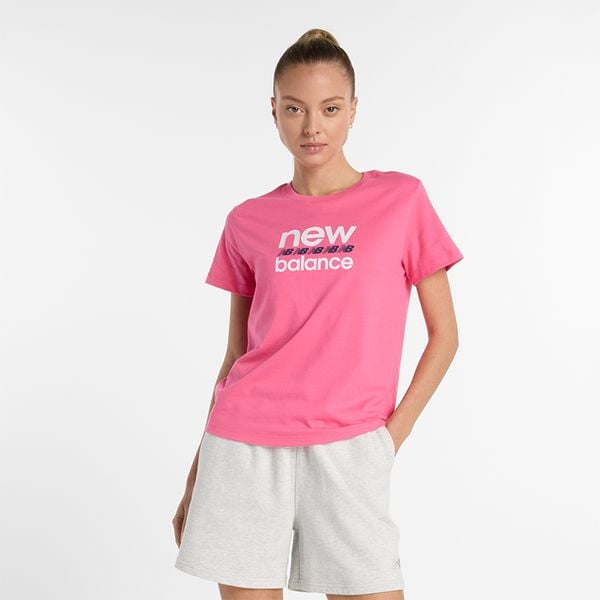Koszulka damska New Balance WT51540DAB – różowa. Czerwone t-shirty damskie New Balance, xl, bez wzorów, z bawełny, klasyczne, bez kołnierzyka. Za 119.99 zł.
