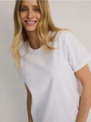 T-shirt regular z bawełny - biały. Białe t-shirty damskie Reserved, l, bez wzorów, z bawełny, bez kołnierzyka. Za 79.99 zł.