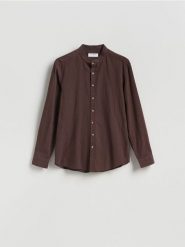 Strukturalna koszula regular fit - ciemnobrązowy. Brązowe koszule męskie Reserved, l, bez wzorów, z bawełny, bez kołnierzyka, bez ramiączek. Za 119.99 zł.