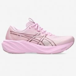 Buty do biegania damskie ASICS GT 2000 15. Czerwone obuwie sportowe damskie Asics, bez wzorów, z materiału, do biegania. Za 699.99 zł.