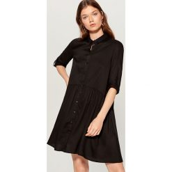 Koszulowa sukienka - Czarny. Sukienki damskie marki Mohito. Za 149.99 zł.