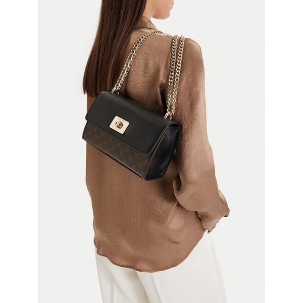 Torebka Nine West. Czarne kopertówki damskie Nine West, bez wzorów, bez dodatków. Za 179.99 zł.