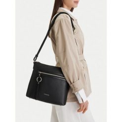 Torebka Lasocki. Czarne listonoszki damskie Lasocki, bez wzorów, bez dodatków. Za 149.99 zł.