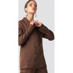 NA-KD Classic Dwurzędowa marynarka oversize - Brown. Żakiety damskie marki NA-KD Classic. Za 202.95 zł.