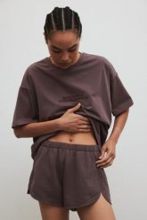 Szorty z dzianiny dresowej w kolorze PURPLE TAUPE - HOMEY-L. Fioletowe szorty damskie Marsala, l, bez wzorów, z bawełny. Za 239.90 zł.