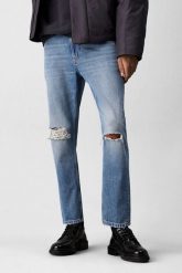 CALVIN KLEIN Błękitne męskie jeansy Dad Jean, Rozmiar 33. Niebieskie jeansy męskie Calvin Klein, eleganckie. W wyprzedaży za 418.99 zł.