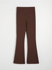 Prążkowane legginsy flare - brązowy. Brązowe legginsy damskie Sinsay, l, bez wzorów, prążkowane. Za 39.99 zł.