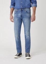 MĘSKIE SPODNIE JEANSOWE WRANGLER GREENSBORO BLUE FEVER W15QQ892R 112127033. Niebieskie spodnie materiałowe męskie Wrangler, l, z aplikacjami, z bawełny, klasyczne. Za 239.99 zł.