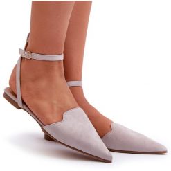 Wiązane Baleriny Eko Zamszowe Z Noskami W Szpic Szare Ellesara. Szare baleriny damskie bez wzorów, z zamszu, eleganckie, bez obcasa. Za 79.80 zł.
