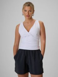 4F Top slim z marszczeniem damski - biały S. Białe koszulki sportowe damskie 4f, s, bez wzorów, z dzianiny, bez kołnierzyka, bez ramiączek. Za 69.99 zł.