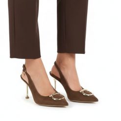 Czółenka damskie Chebello, cholewka ze skóry naturalnej welurowej z odkrytą piętą i smukłym noskiem ozdobione metaliczną klamrą osadzone na cienkim o. Brązowe czółenka damskie CheBello, z aplikacjami, ze skóry, eleganckie, bez obcasa, na szpilce, bez zapięcia. Za 485.90 zł.